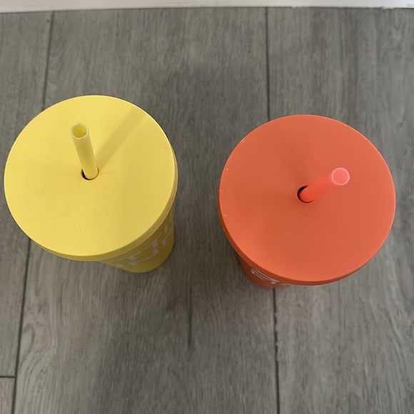 Summer cups with lids and straws - Picture 2 of 7